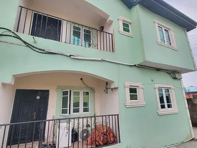 A Spacious 2bedroom Flat Upstairs and Downstairs
