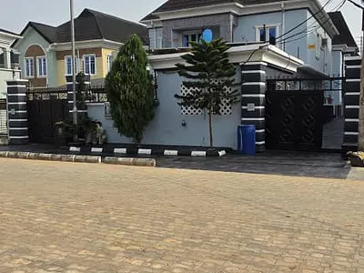 4 Bedrooms Terrace Duplex