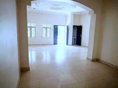 Luxury Spacious 3 Bedroom En-Suite with Two Units BQ
