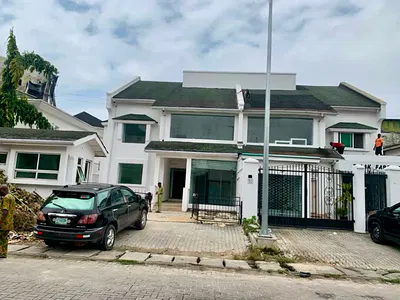 Newly Renovated 5-Bedroom Semi-Detached House with Penthouse Terrace