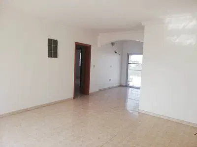 Well Maintained 3 Bedrooms Flat