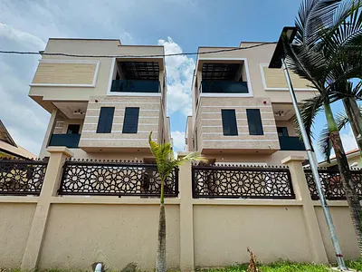 Spaciously Built 5 Bedroom Fully Detached Duplex with a Room BQ