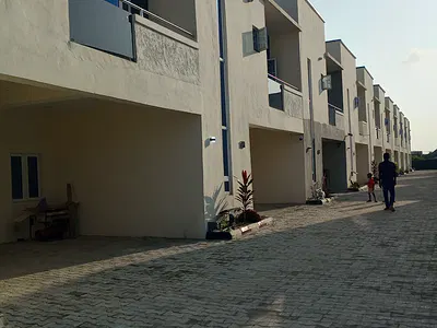 Luxury New Spacious 4 Bedroom Terrace Duplex.