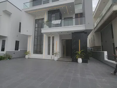 Luxury 5 Bedroom Duplex with a BQ and a Pool