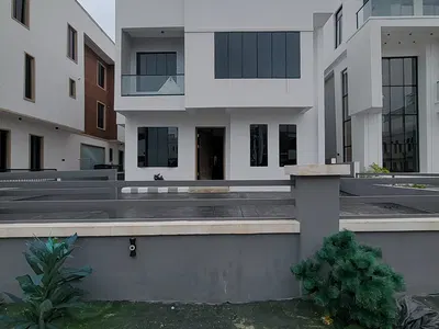 Elegant 5 Bedroom Duplex with a BQ and a Pool