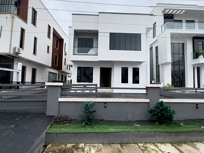 5 Bedroom Luxury Duplex