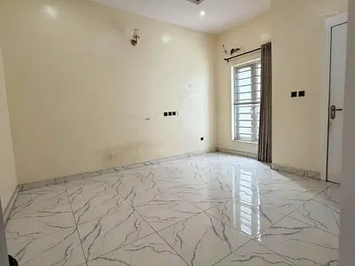 Spacious Single Room Upstairs