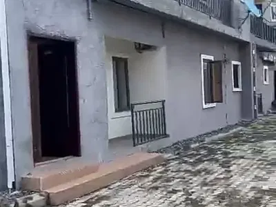 Spacious 2 Bedroom Upstairs Apartment (Video)