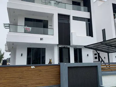 Luxurious and Spacious 6 Bedroom Duplex with a Pool and a BQ