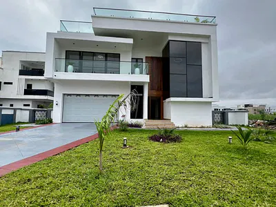 Sophisticated 6 Bedrooms