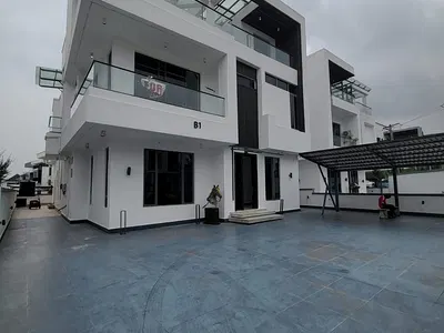 Stunning 6 Bedroom Duplex with a BQ and a Pool