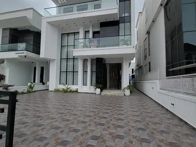 Excellent 5 Bedroom Duplex with a BQ, Pool, Cinema, Gym