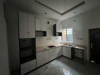 4 Bedrooms Terrace Duplex