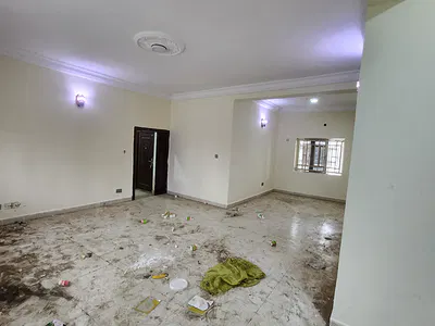 Renovated 3 Bedroom Flat, 4 Toilet Ground Floor, Tarred Rd
