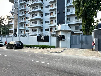 Spacious Fully Service 3 Bedroom House on 4th Floor with BQ