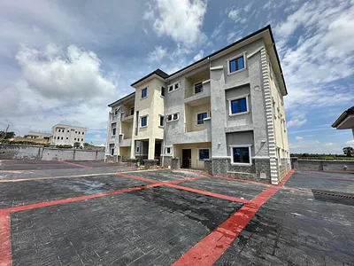 Spacious 3 Bedroom Flat with Excellent Fittings
