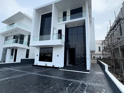 Luxury 5 Bedroom Fully Detached Duplex + BQ, Pool, Cinema