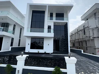 Luxury 5 Bedroom Fully Detached Duplex + BQ, Pool, Cinema