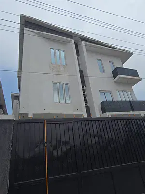 Fully Serviced Well Finished 2 Bedroom Flat