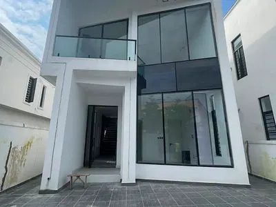 Exquistely Built & Spacious 5 Bedroom Fully Detached Duplex with BQ