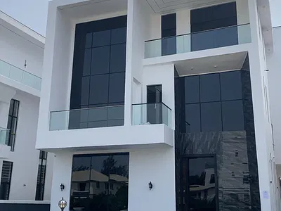 Magnificent 5 Bedroom Duplex with a BQ, Pool, Cinema, Gym