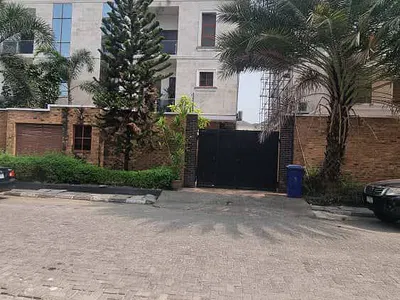 Clean 4 Bedrooms Semi Detached Duplex with BQ