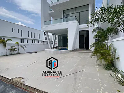 Newly Built 5 Bed Duplex Home