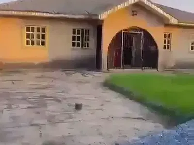 Distress 3-Bedroom Bungalow with 3 Legal Documents