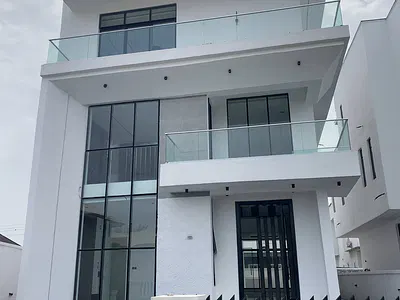 Gorgeous 5 Bedroom Duplex with a Pool, BQ, Gym, Cinema