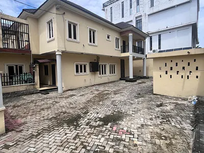 10 Bedroom Duplex