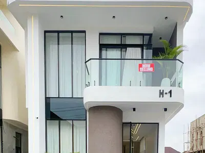 5 Bedroom Fully Detached Home with a Pool and BQ