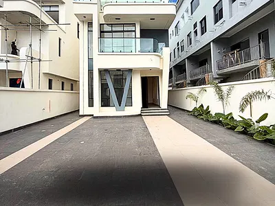 5 Bedroom Detached Duplex