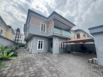 A Large 5 Bedroom Detached Duplex with 2 BQ.