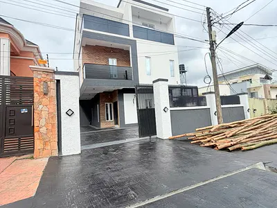 Magnificently Built 5 Bedroom Fully Detached Duplex with BQ