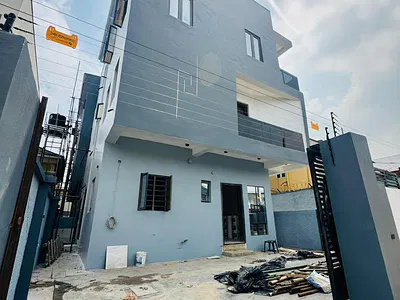 Beautifully Crafted 4 Bedroom Fully Detached Duplex Plus BQ.