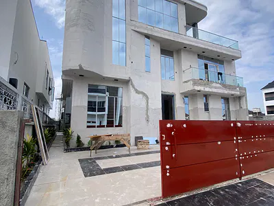 Newly Built 5 Bed Smart Home Duplex