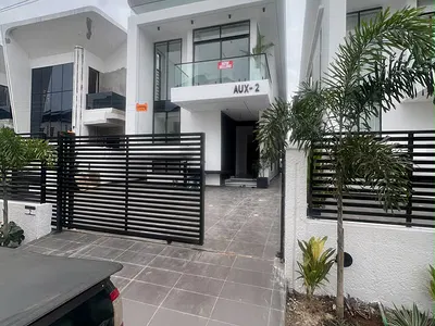 A Stunning Brand New Contemporary 5 Bedroom Fully Detached Duplex