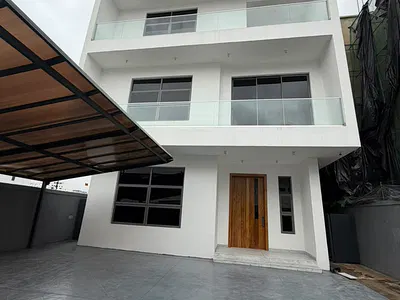 Luxury 5 Bedroom Detached Duplex with Excellent Facility