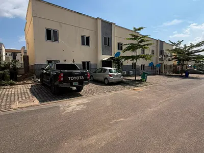 Well Built 3 Bedrooms Aartment on the First Floor, Tarred Access Road