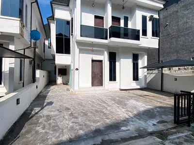 Lovely 4 Bed Detached Duplex with 1BQ