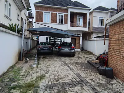 Exquisite 5 Bedroom Fully Detached Duplex