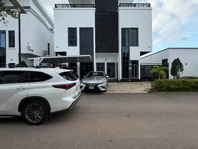 Luxury Furnished 4-Bedroom Detached Duplex with Guest Chalet