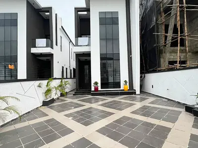 Five Bedroom Duplex with Swimming Pool