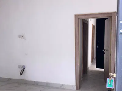 Beautiful Newly Renovated 2 Bedroom Flat 1 Toilet and 1 Bathroom Down