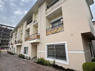 Spacious 5 Bedrooms Terraced Duplex with BQ