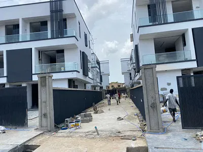 5 Bedroom Fully Detached Duplex with Office Amd Large Rooms