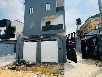 Beautifully Crafted 4 Bedroom Fully Detached Duplex Plus BQ.