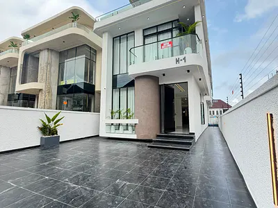 5 Bedroom Detach Duplex