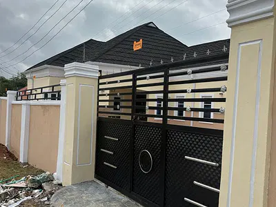 Modern 3 Bedroom Bungalow with Solar