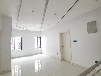 Sharp and Clean 4 Bedroom Duplex